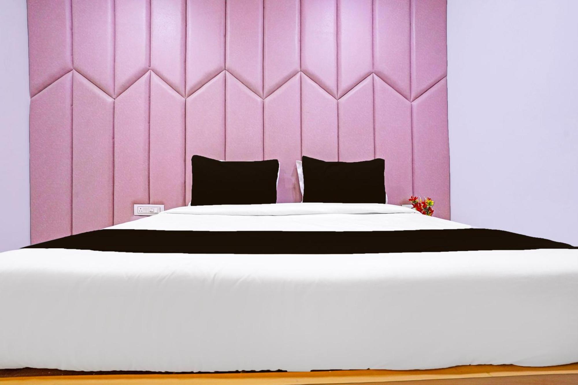 אחמדאבאד Hotel O Patang 24 מראה חיצוני תמונה